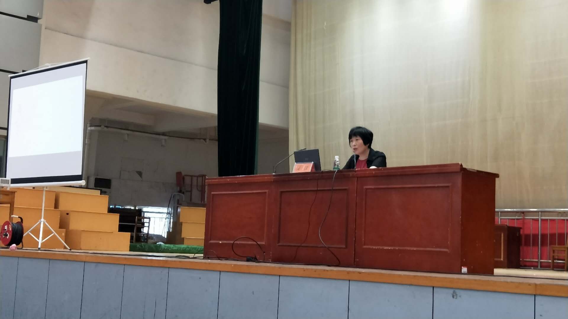 語文分會場，主講專家：南昌二中吳歆老師