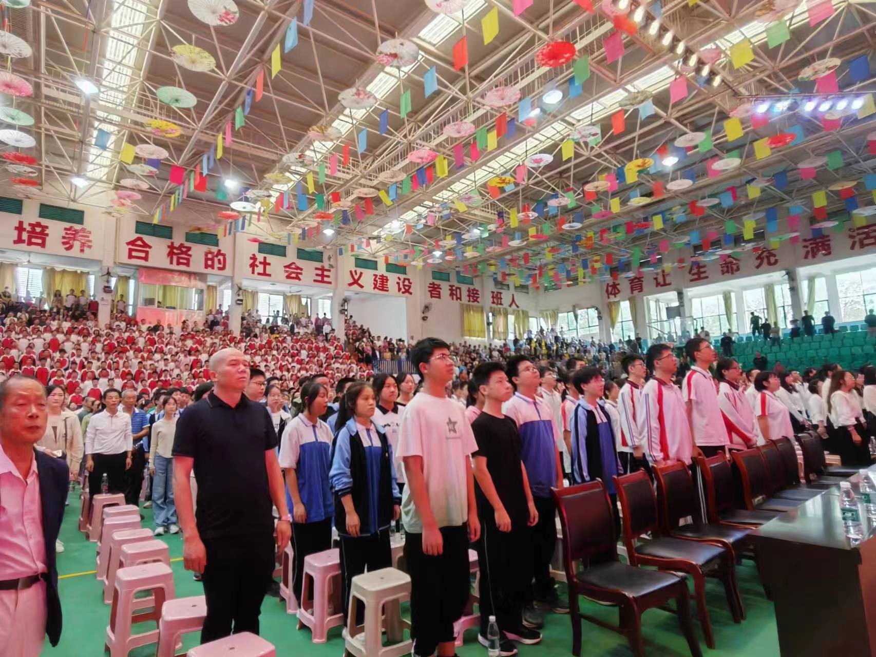 國歌、校歌奏唱現(xiàn)場